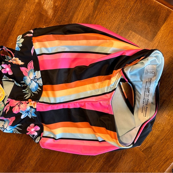 Girls swimsuit size 16 - Picture 4 of 4